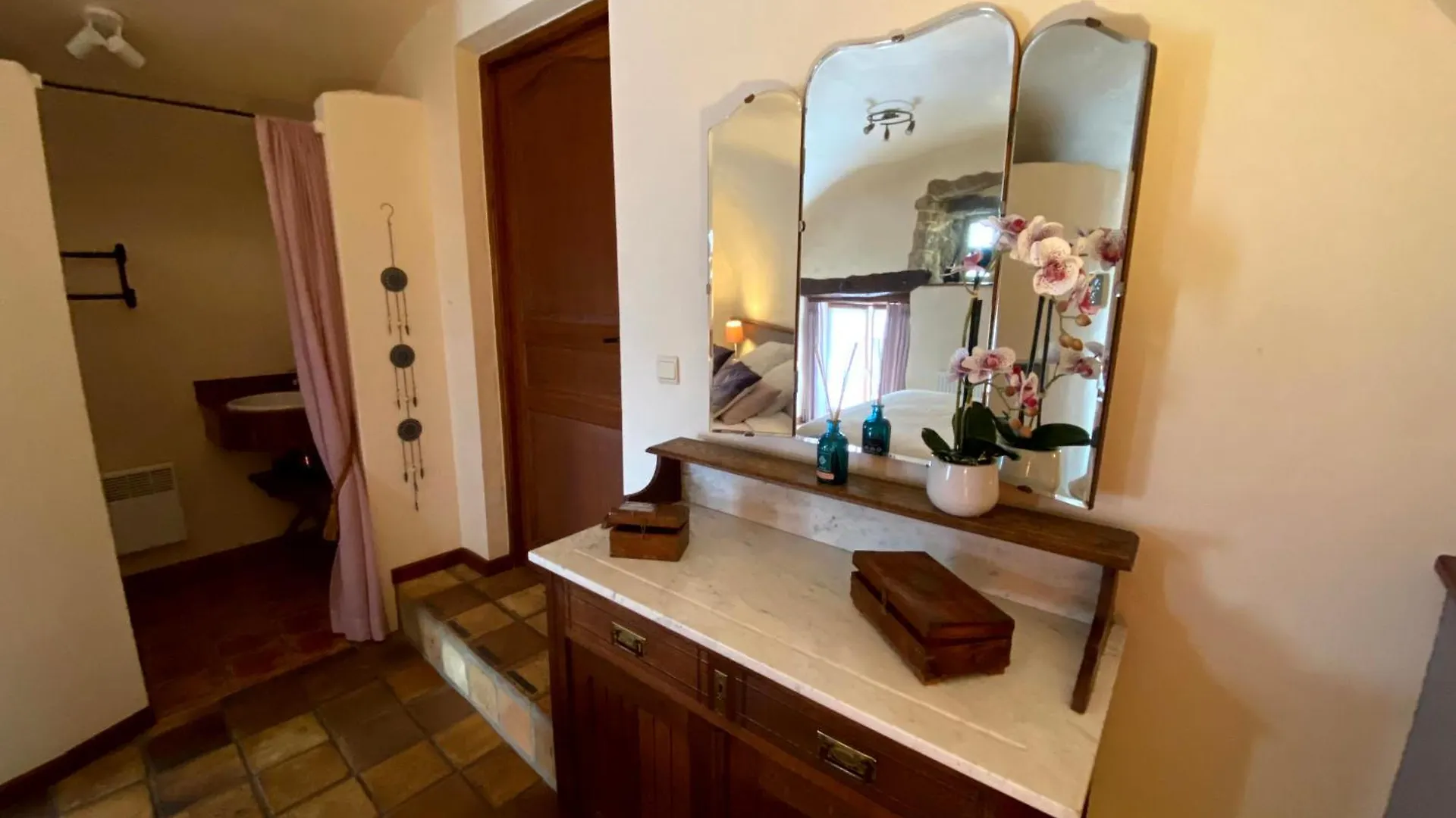 B&B Maison des Etoiles Chambre d'hôtes Adult Only Verrieres  0*, Verrieres (Aveyron)